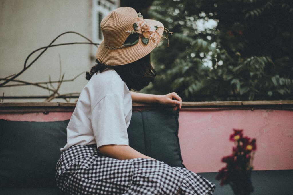 pexels-photo-991678 Woman Wearing Sun Hat Looking Backward